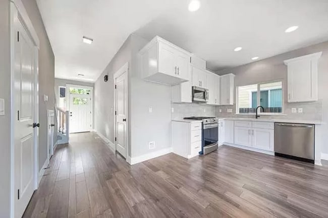 Building Photo - 6636 SE 57th Ave