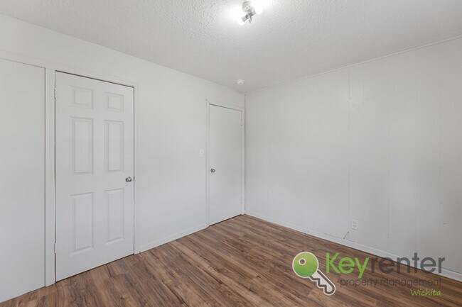 Building Photo - E Elm St Triplex