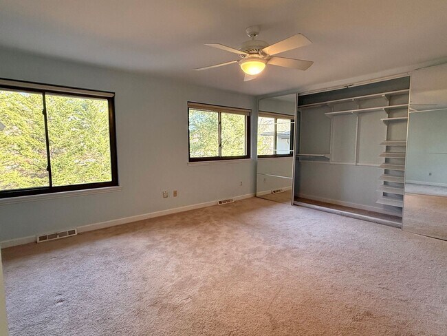 Building Photo - 71 Oak Knoll Dr