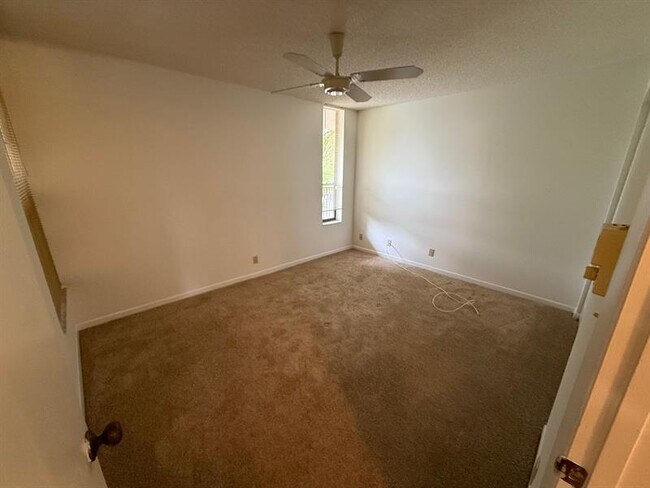 Building Photo - 6215 Coral Lake Dr