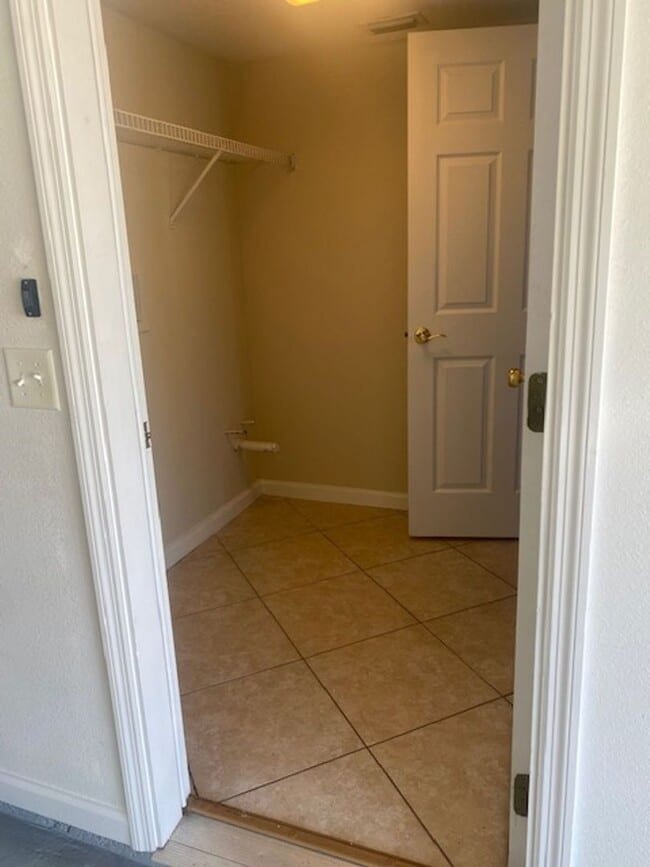 Building Photo - 1 Ryarbor Dr