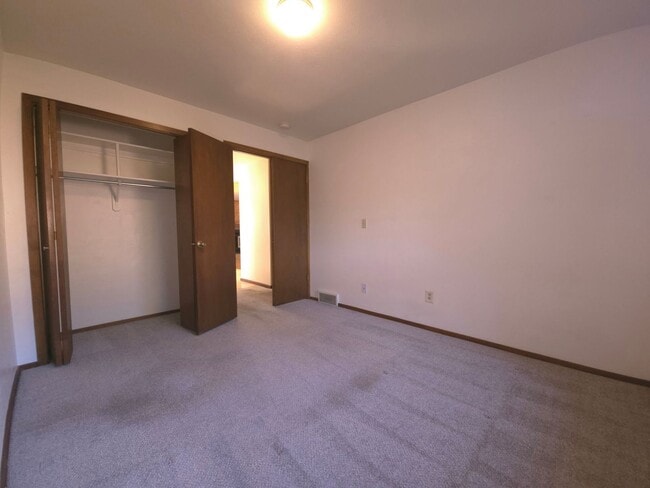 Building Photo - 525 Manhattan Dr