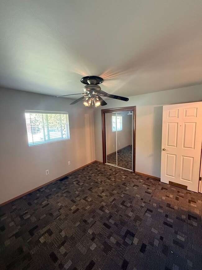 Building Photo - Three bedroom house