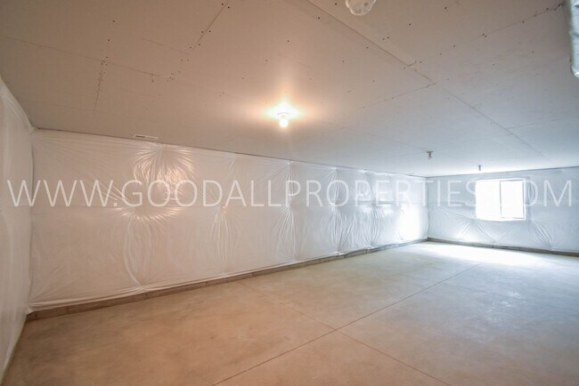 Building Photo - 3 Bedroom 2 Bath Home in Clive / Waukee School District