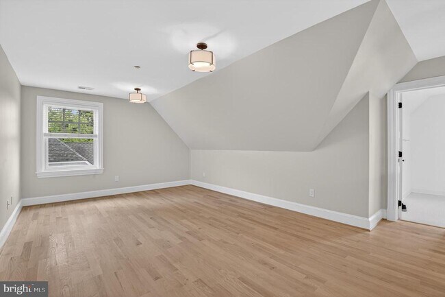 Building Photo - 5718 Huntington Pkwy
