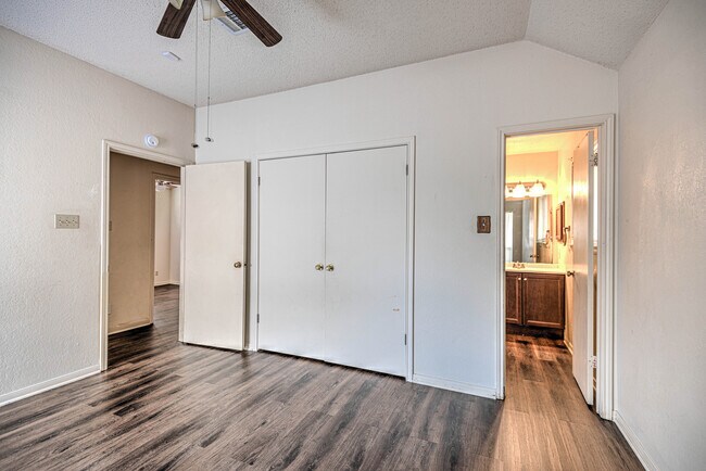 Building Photo - 2803 Willow Springs Rd