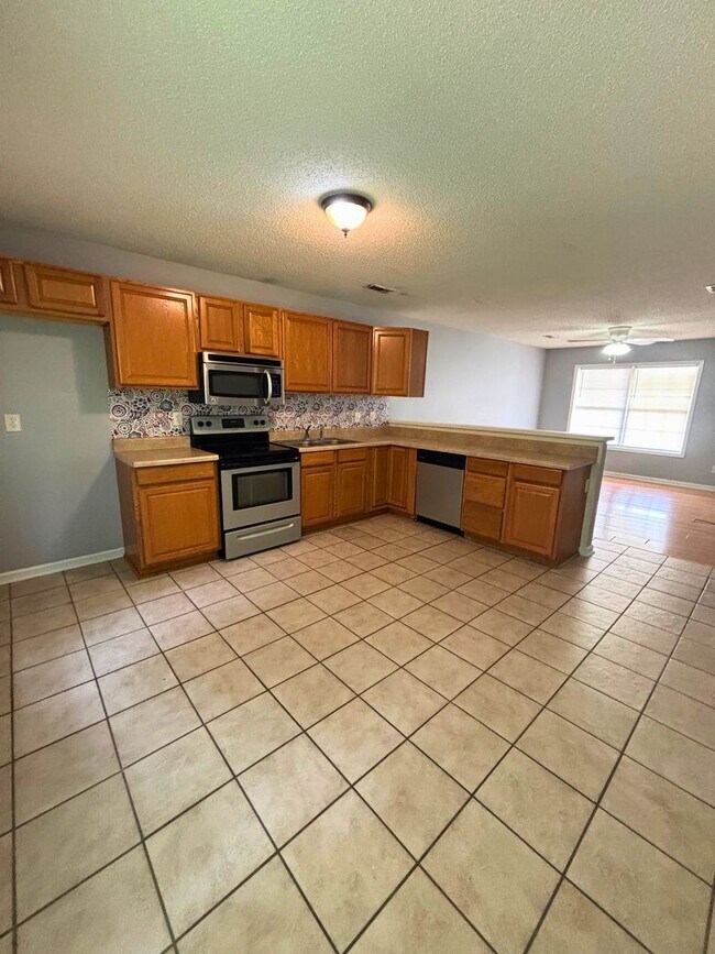 Building Photo - 216 Springfield Cir
