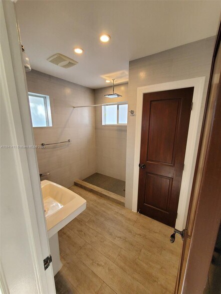 Building Photo - 2375 SW 21st Ter