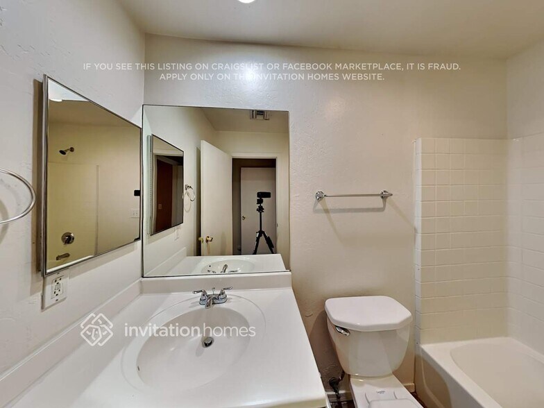 Building Photo - 1736 E Wood St