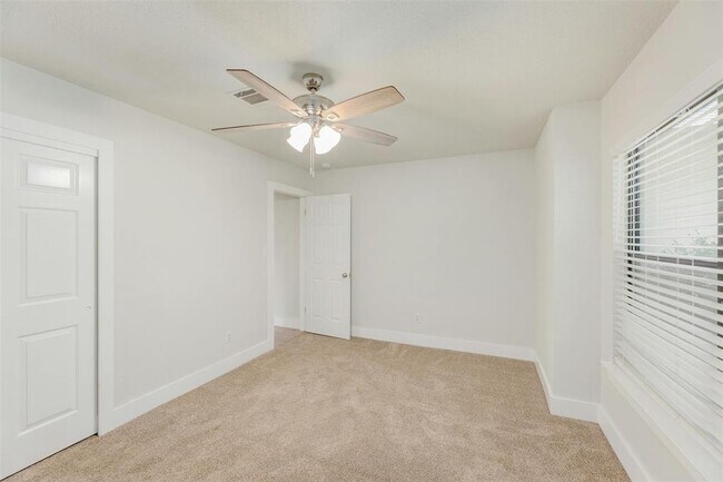 Building Photo - 705 Catumet Dr