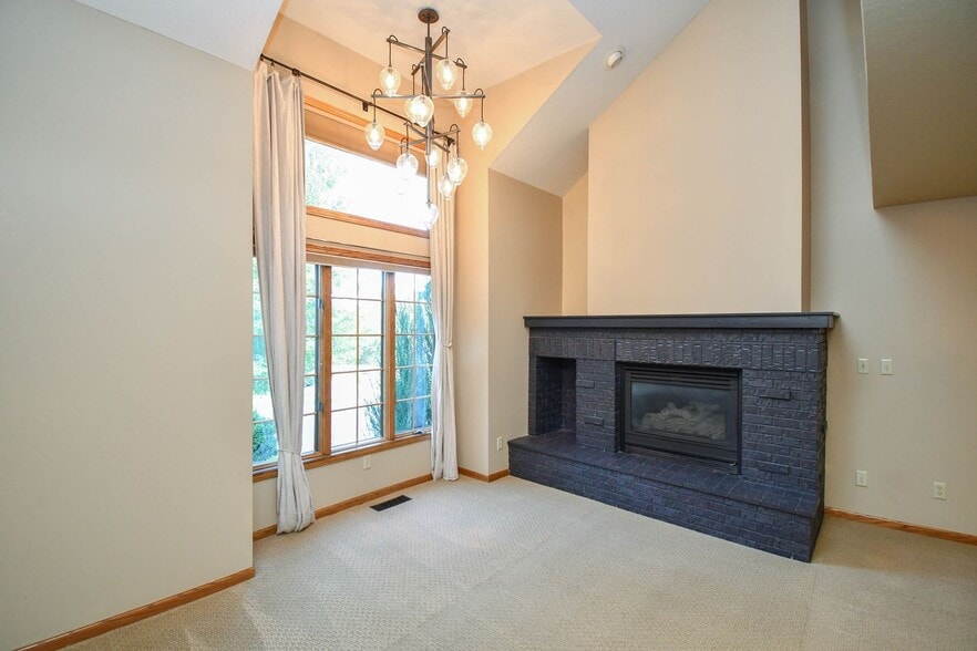 Building Photo - 4404 S Yellowstone Ln