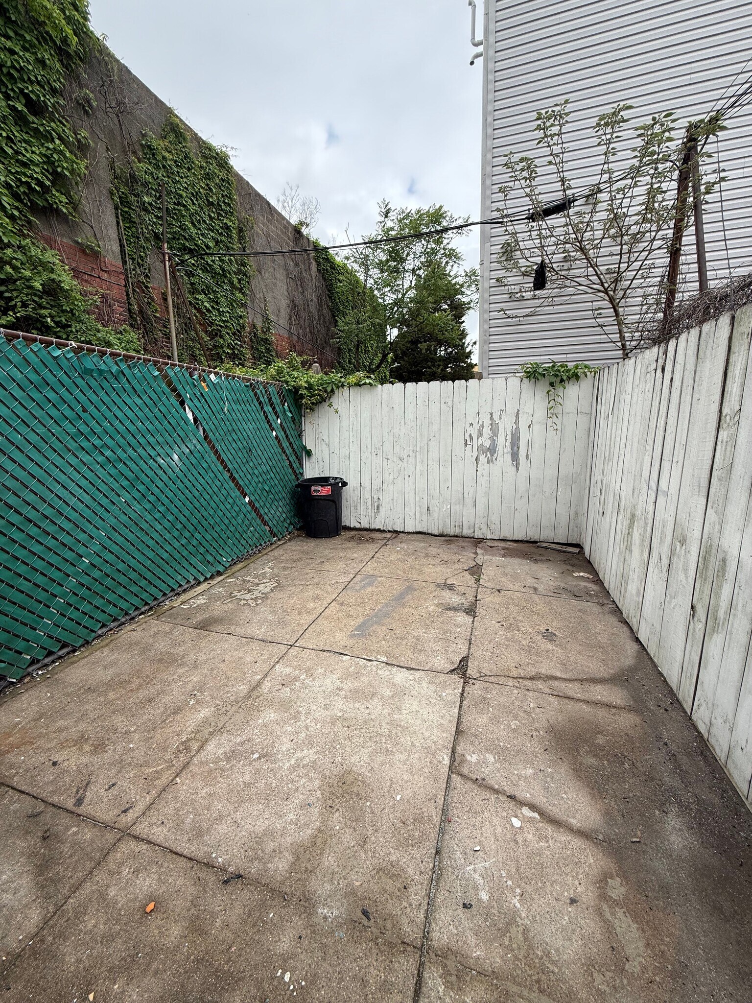 Building Photo - 2526 Almond St