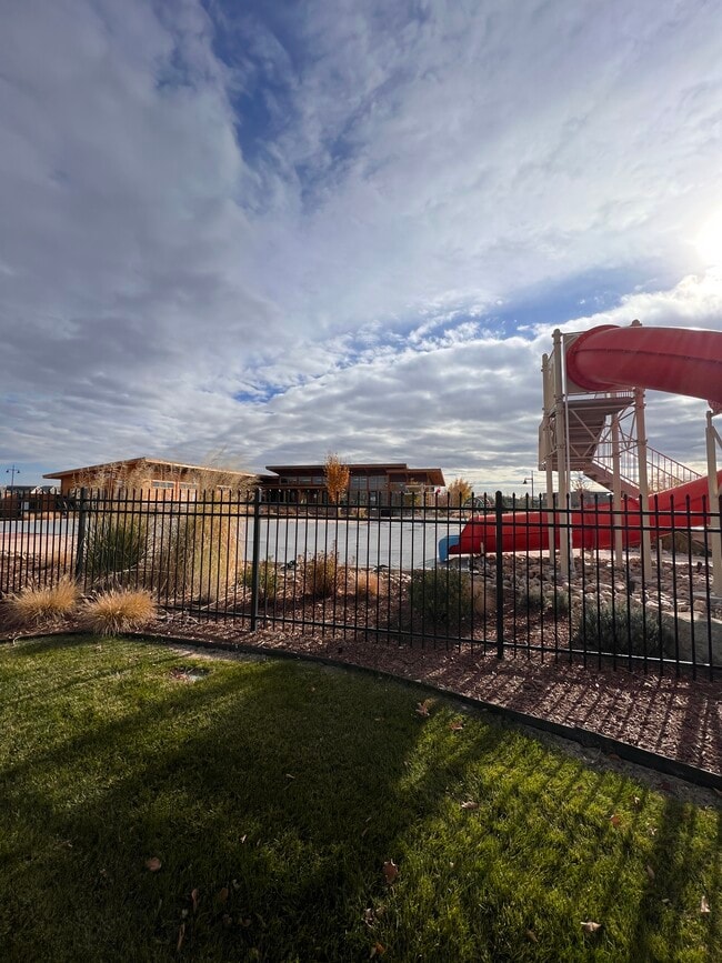 Building Photo - 1116 Highlands Dr