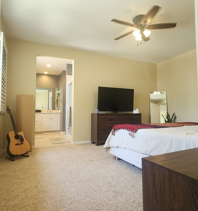 Building Photo - Modern 3 Bed, 3 Bath Living—Style, Comfort...