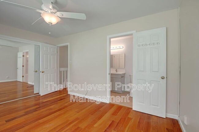 Building Photo - 995 Awaawaanoa Pl