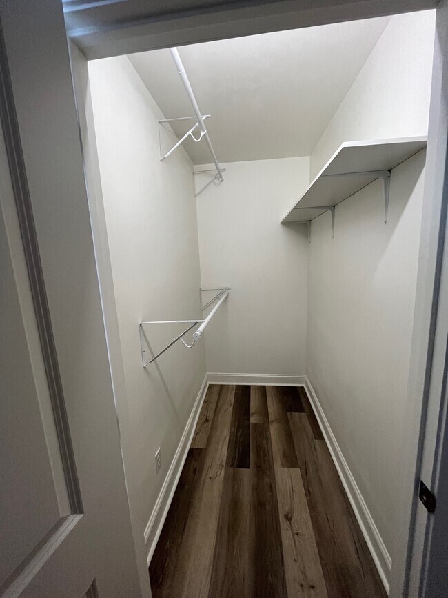 Building Photo - 930 Helios Ave