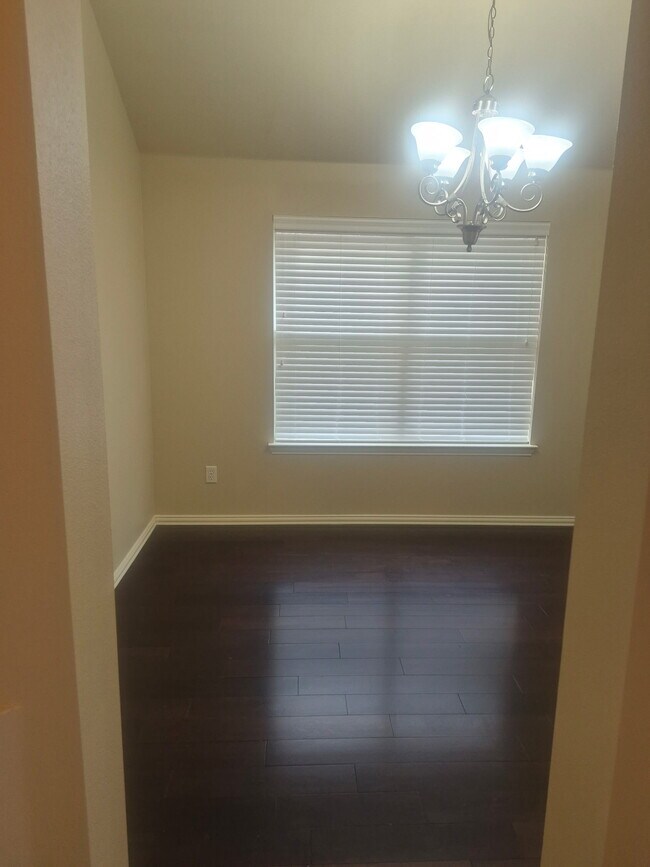 Building Photo - 709 Shady Meadow Ln