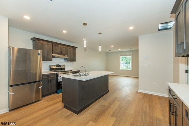 Building Photo - 39 Ledgewood Ave