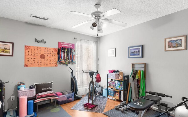 Building Photo - 728 Azalea Dr