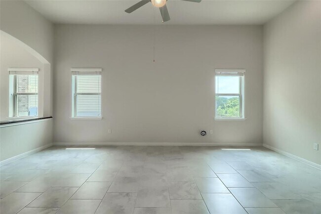 Building Photo - 5204 Bonneville Bend