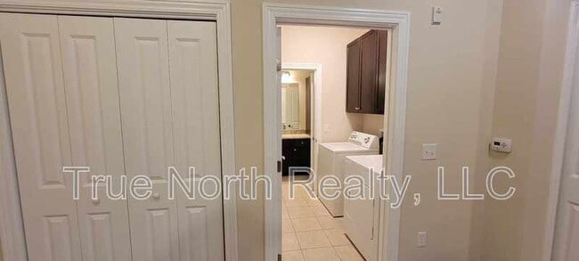 Building Photo - 960 Perry St