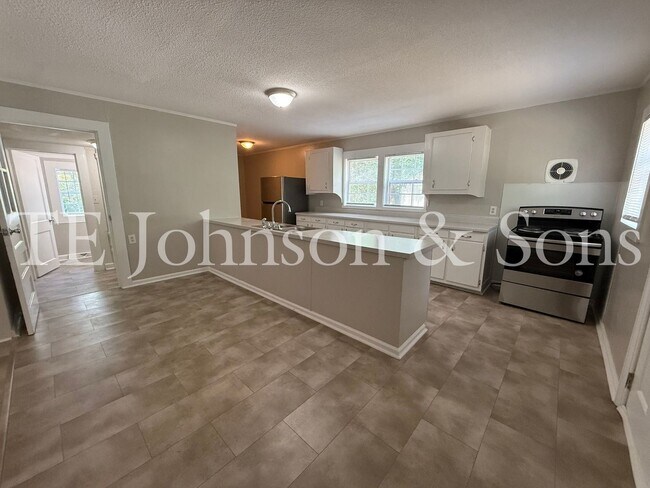 Building Photo - Charming 2 Bedroom Home with Rocking Chair Front Porch Near Downtown Winston-Salem