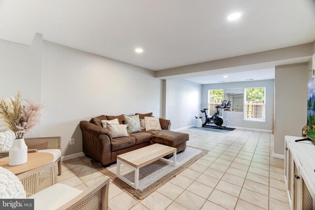 Building Photo - 2520 Banshire Dr