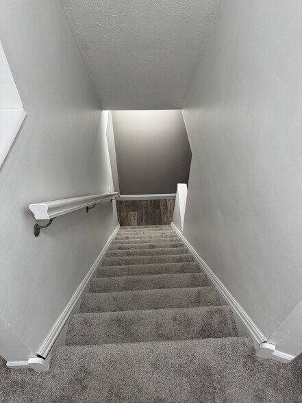Building Photo - 17000 Ridgewick Dr
