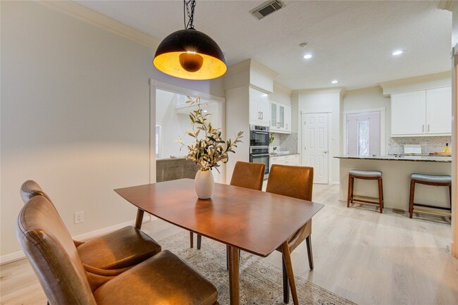 Building Photo - 714 Last Arrow Dr