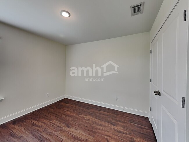 Building Photo - 4080 Chivalry Dr