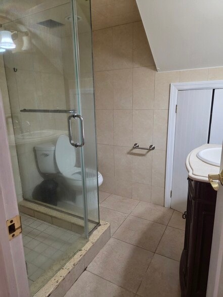 Building Photo - 456 Morse Ave