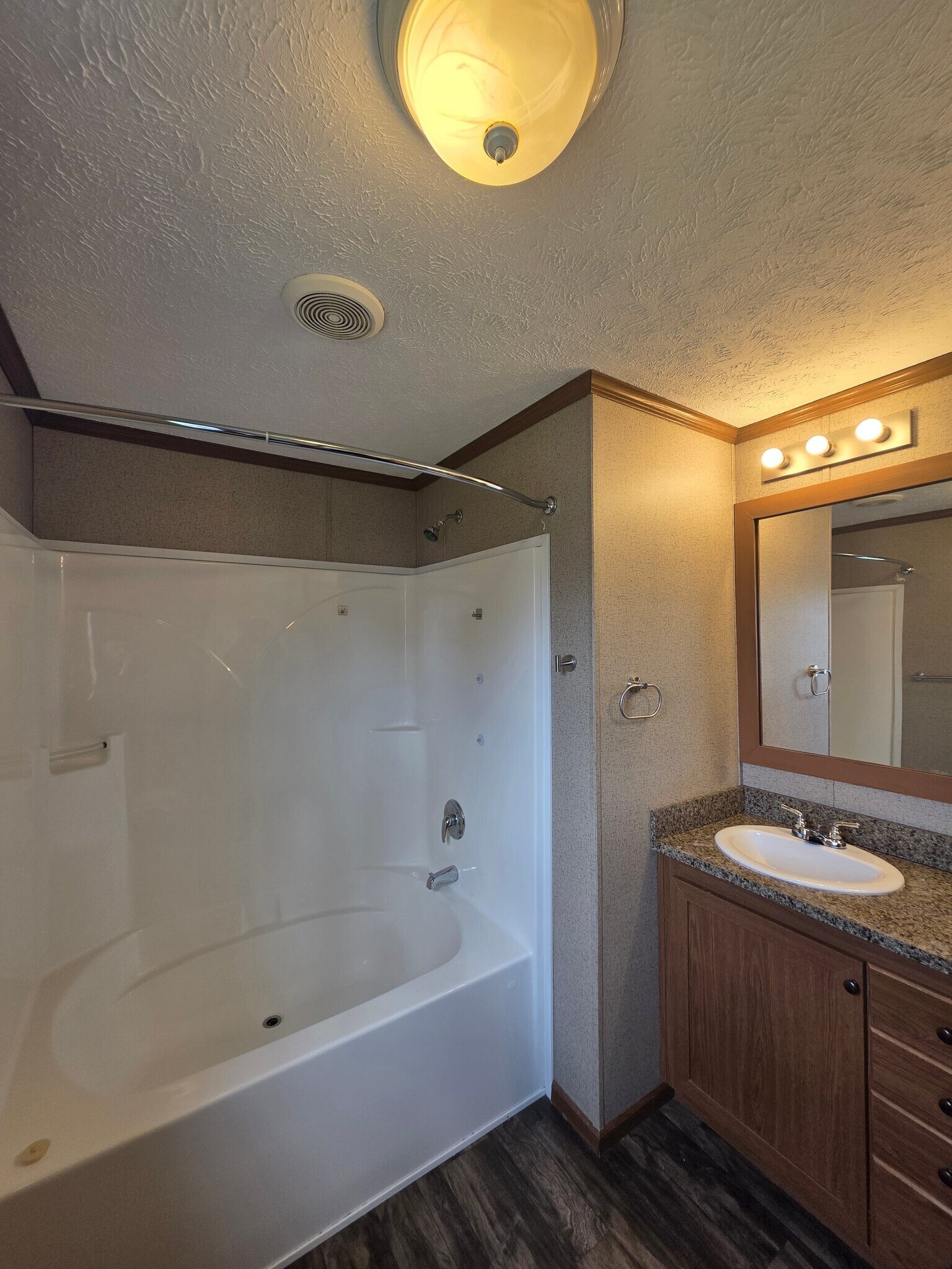 Building Photo - 429 Laurel Leah