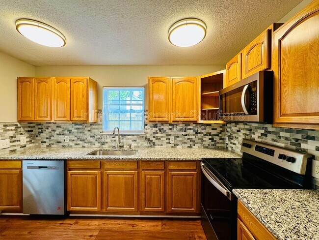 Building Photo - 811 Bonham Ave