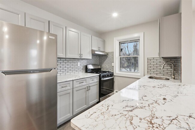 Building Photo - 20 Francis Ave