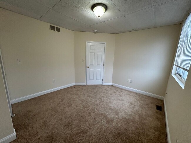 Building Photo - 423 Righter St