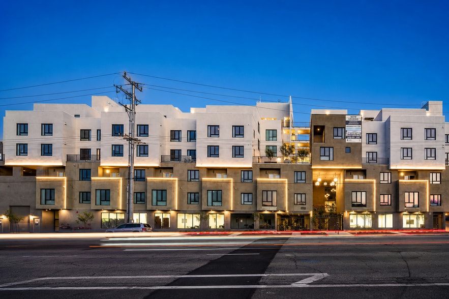 Building Photo - Woodlake Apartments