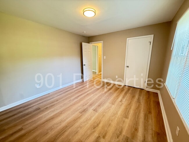 Building Photo - 814 Colonial Rd