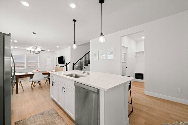 Building Photo - 2623 Suncadia Ln