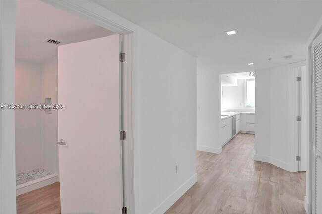 Building Photo - 650 West Ave