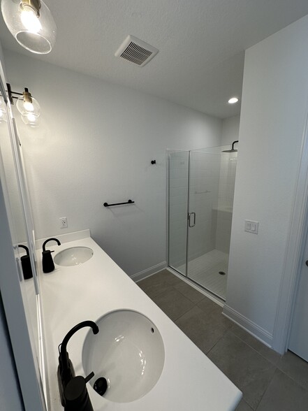 Building Photo - 11463 Newtonian Blvd