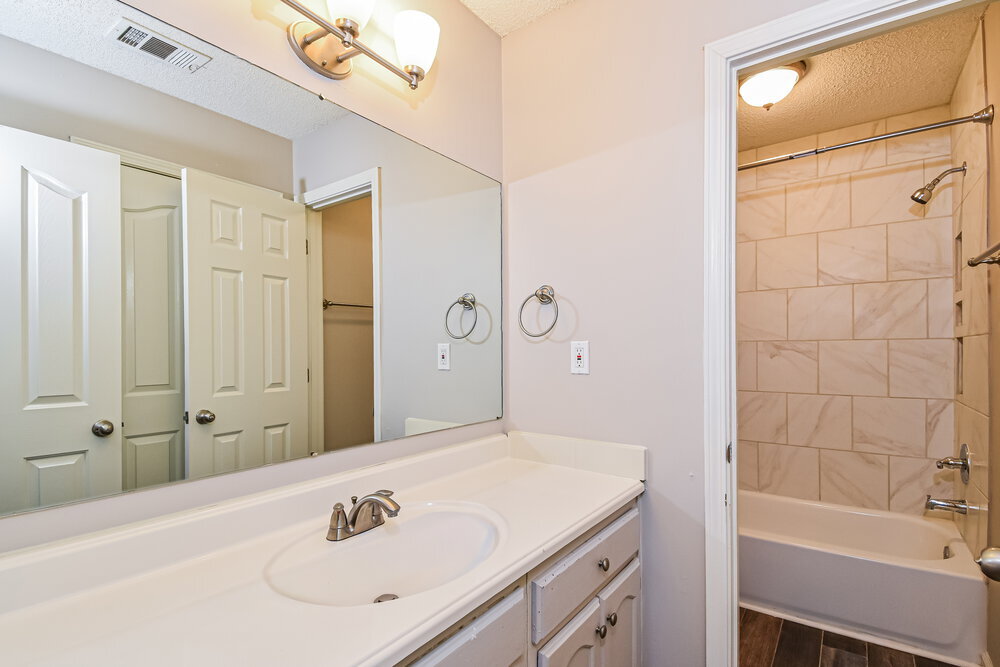 Building Photo - 6844 Charlotte Dr