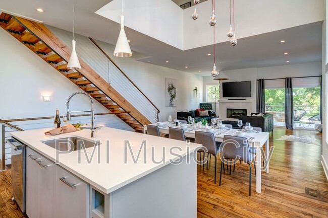 Building Photo - 938 Southside Pl