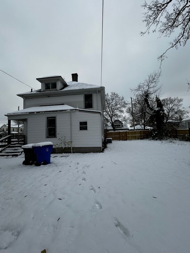 Building Photo - BEAUTIFUL RENOVATED NEW 4 BEDROOM 2 BATH HOUSE QUIET NEIGHBORHOOD