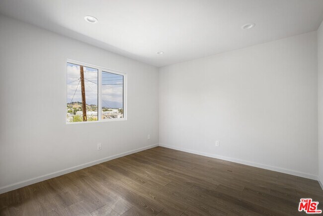 Building Photo - 1562 Attridge Ave