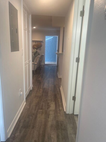 Building Photo - 1282 Beach Blvd