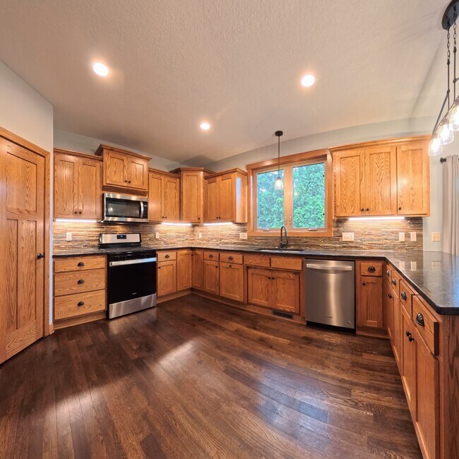 Building Photo - 11956 Castle Rock Ct N
