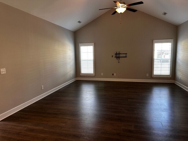 Building Photo - 320 Moira Cir