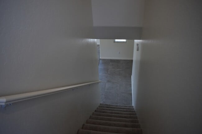 Building Photo - 698 Jessie Dr