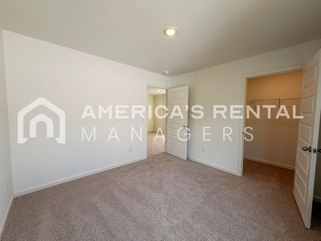 Building Photo - Modern Two Story Living in Doss Ferry - Available NOW!!