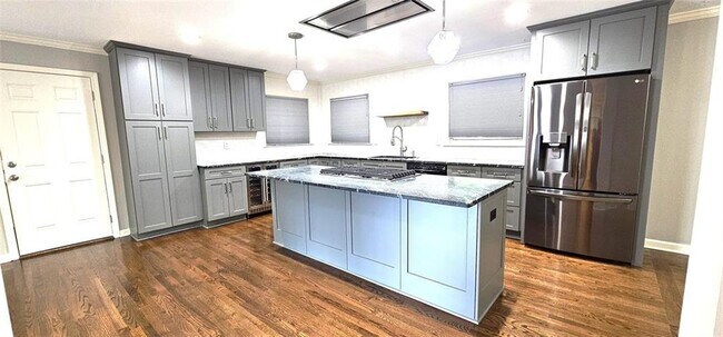 Building Photo - 1310 Poplarcrest Cir SE